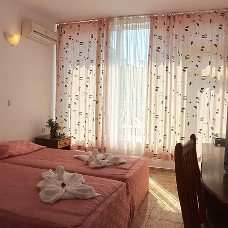 Отель Varshava
